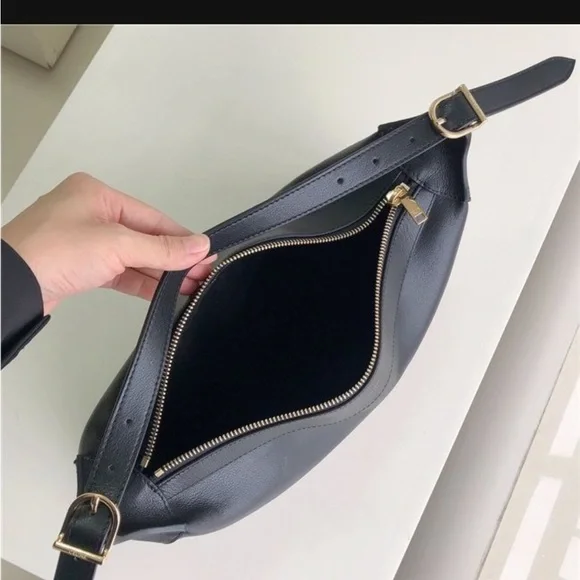 Elegant Black Leather Handbag - Picture 13 of 16